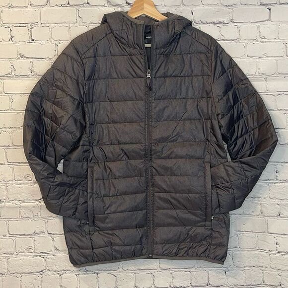 Amazon Men's Lightweight Water-Resistant Packable Hooded Puffer Jacket - Picture 1 of 10